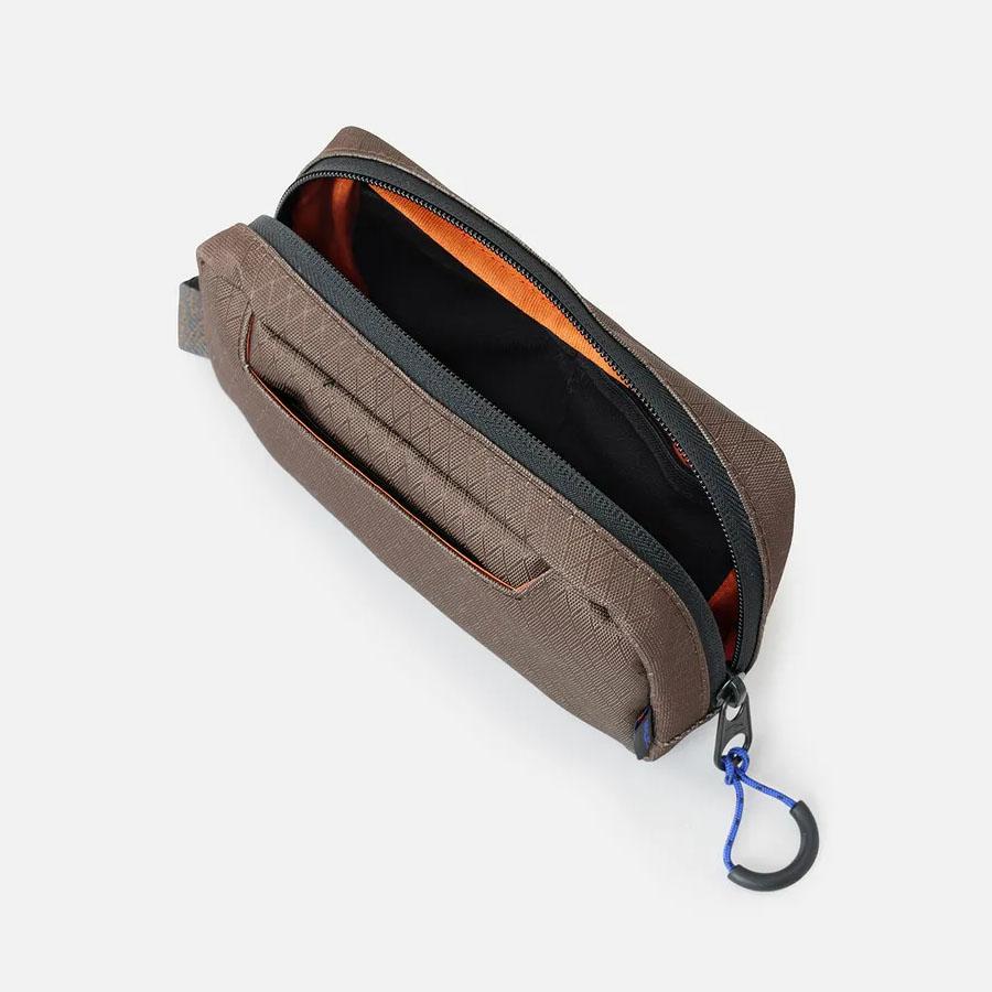 TRAVEL POUCH SEARCH ROCK