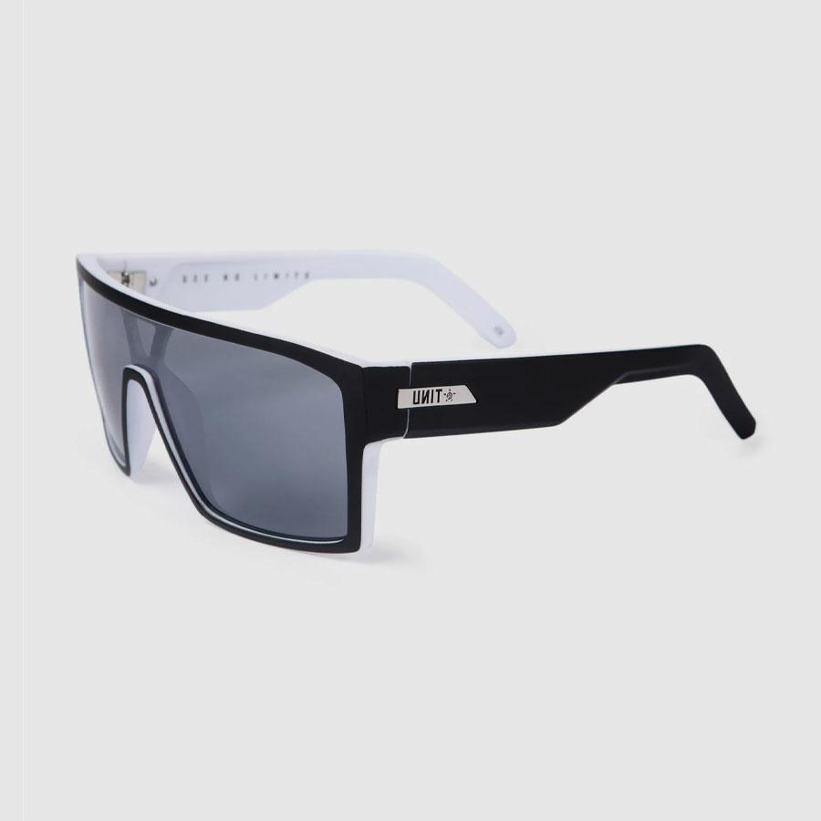 COMMAND BLACK WHITE