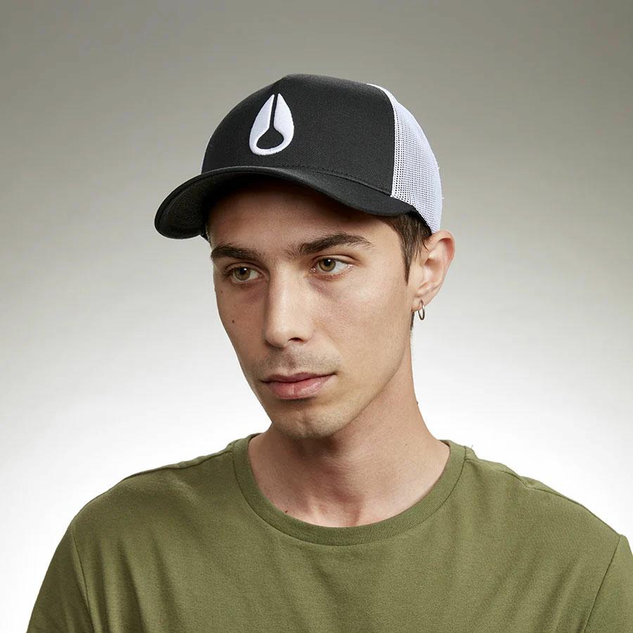 ICONED TRUCKER HAT BLACK/WHITE