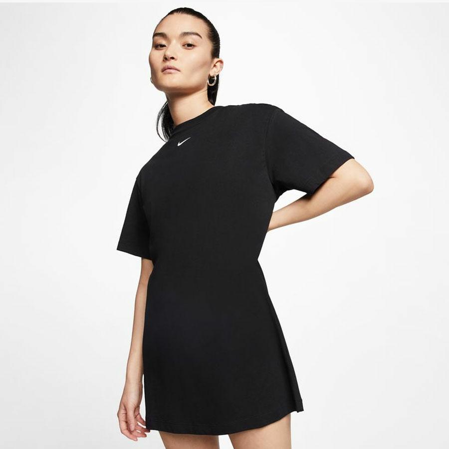 SPORTSWEAR ESSENTIAL BLACK/WHITE