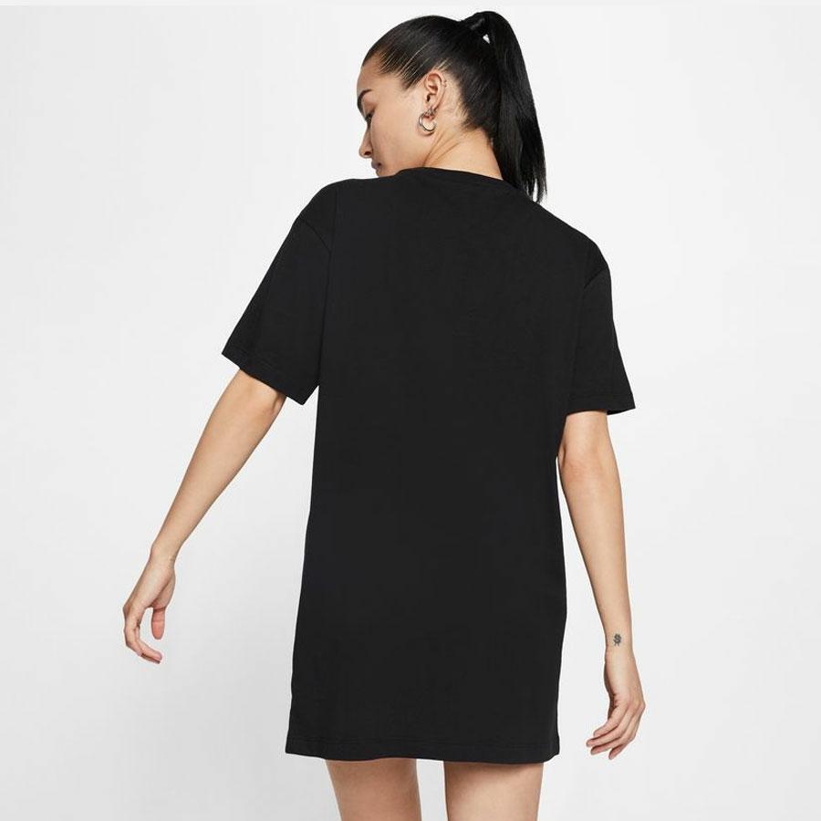 SPORTSWEAR ESSENTIAL BLACK/WHITE