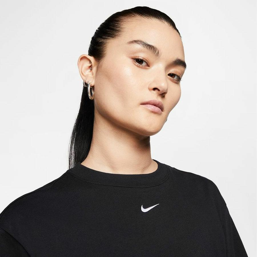 SPORTSWEAR ESSENTIAL BLACK/WHITE
