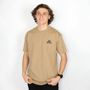 STACKED SMALL LOGO TEE SAND