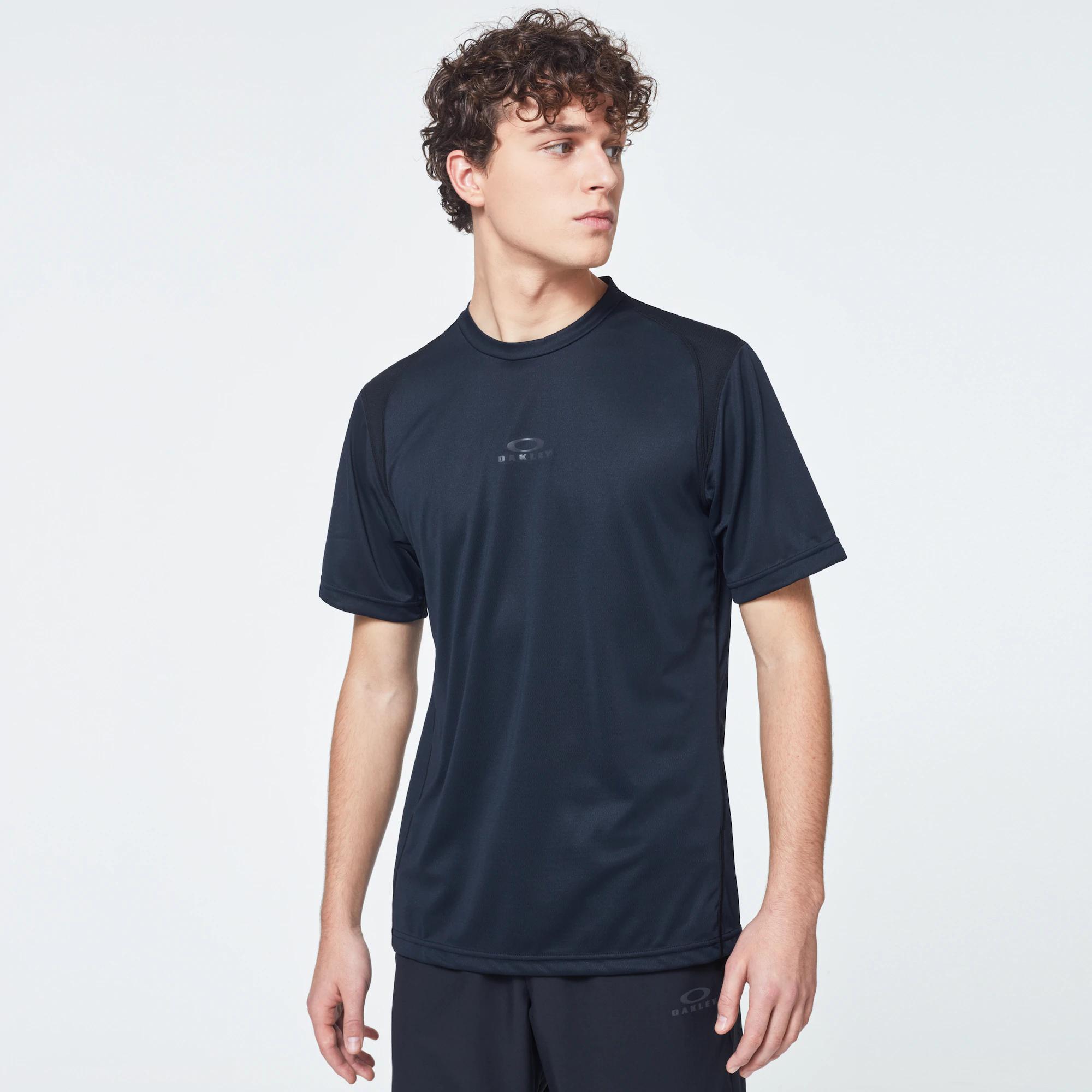 FOUNDATIONAL TRAIN SS TEE BLACKOUT