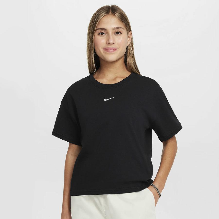 SPORTSWEAR ESSENTIAL TEE BLACK