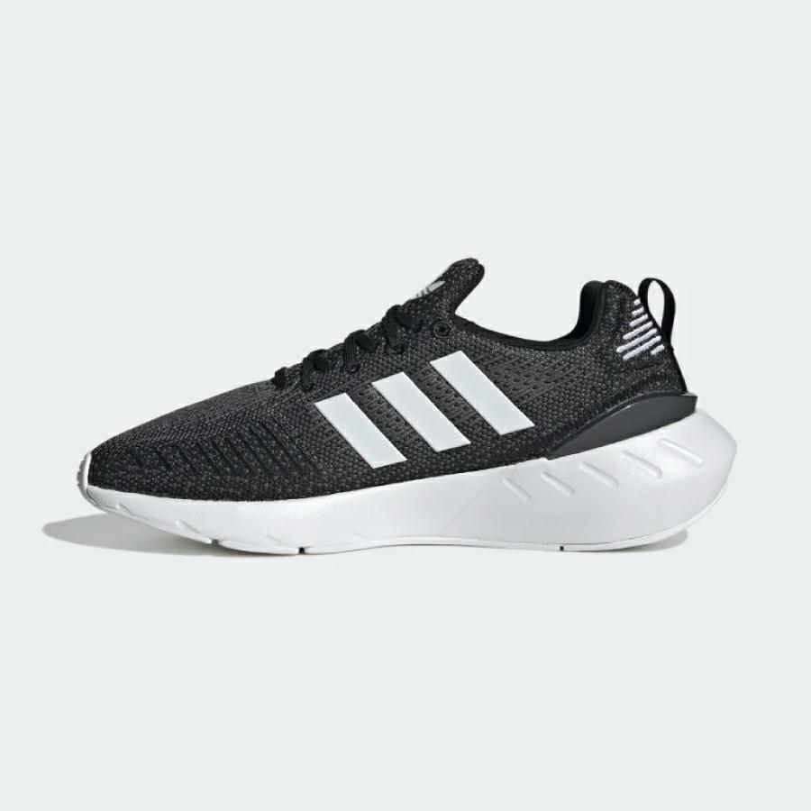 SWIFT RUN 22 W CBLACK/FTWWHT/GREFIV
