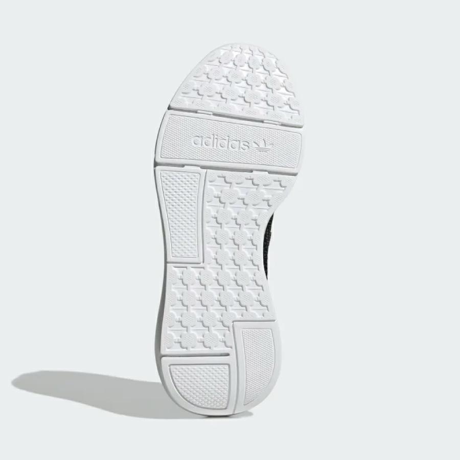 SWIFT RUN 22 W CBLACK/FTWWHT/GREFIV