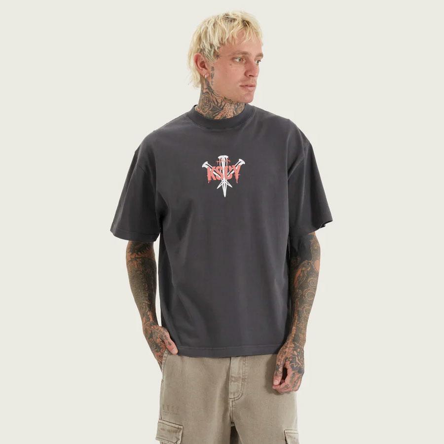 ATTACHED STREET TEE PIGMENT EBONY