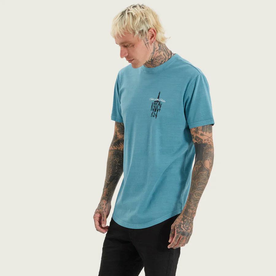 UNTIE DUAL CURVED TEE PIGMENT BRITTANY BLU