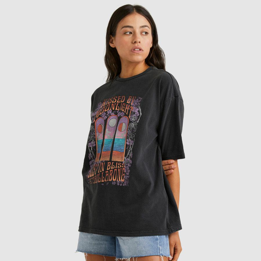 KISSED BY MOONLIGHT TEE OFF BLACK