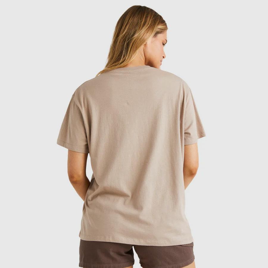 EMERALD ISLAND TEE COBBLESTONE